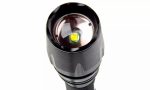 ⁦كشاف يدوي معدني بفوكس + شاحن سيارة XML-T6⁩ - الصورة ⁦3⁩